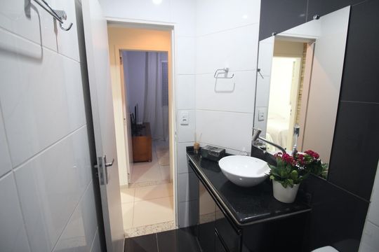 Banheiro de apartamento à venda com 3 quartos, 120m² em Jardim Riacho das Pedras, Contagem