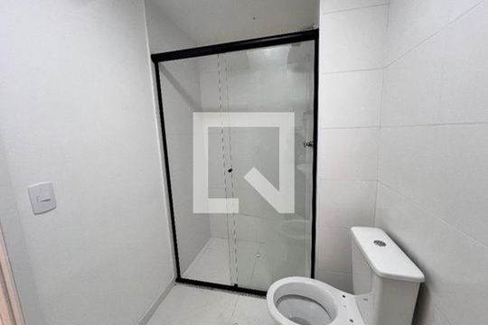 Banheiro de apartamento para alugar com 2 quartos, 58m² em Vila Rosalia, Guarulhos