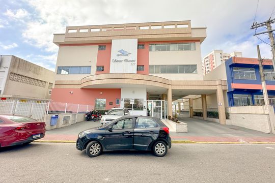 Fachada de apartamento para alugar com 3 quartos, 92m² em Barreiros, São José