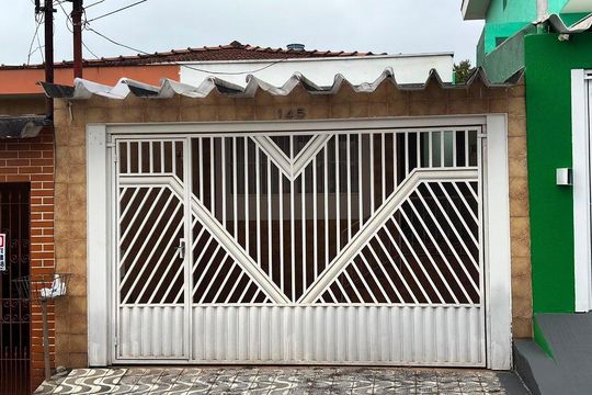 Fachada de casa à venda com 3 quartos, 197m² em Vila Guaraciaba, Santo André