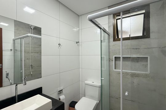 Banheiro Social de apartamento para alugar com 3 quartos, 90m² em Balneario Cidade Atlantica, Guarujá