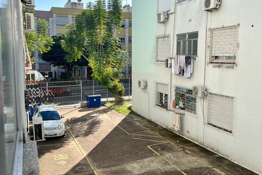 Vista de apartamento para alugar com 1 quarto, 55m² em Vila Ipiranga, Porto Alegre
