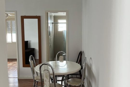 Sala de apartamento para alugar com 1 quarto, 55m² em Vila Ipiranga, Porto Alegre