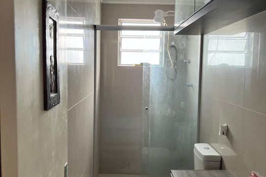 Banheiro de apartamento para alugar com 1 quarto, 55m² em Vila Ipiranga, Porto Alegre