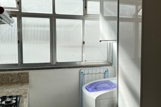 Área de serviço de apartamento para alugar com 1 quarto, 55m² em Vila Ipiranga, Porto Alegre