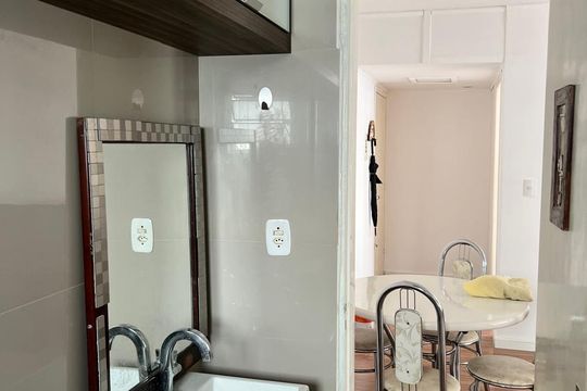 Banheiro de apartamento para alugar com 1 quarto, 55m² em Vila Ipiranga, Porto Alegre