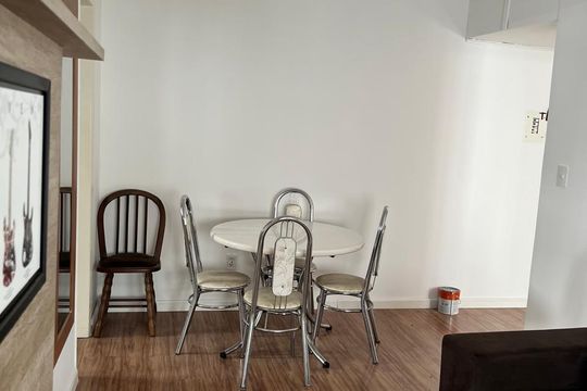 Sala de apartamento para alugar com 1 quarto, 55m² em Vila Ipiranga, Porto Alegre
