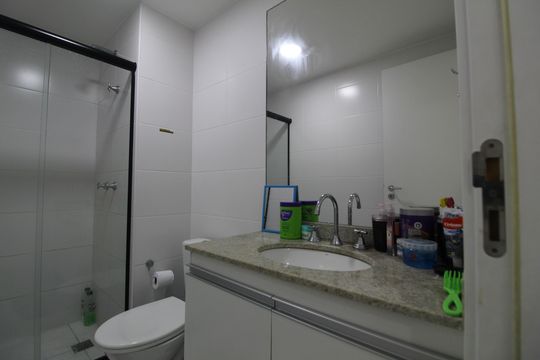 Banheiro Social de apartamento à venda com 3 quartos, 82m² em Barra Olímpica, Rio de Janeiro