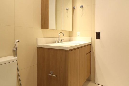 Banheiro de apartamento à venda com 1 quarto, 45m² em Jardim Paulista, São Paulo