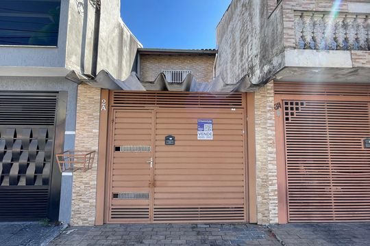 Fachada + Placa de casa à venda com 2 quartos, 125m² em Itaquera, São Paulo