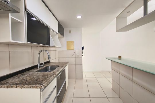 Cozinha de apartamento para alugar com 3 quartos, 97m² em Barra da Tijuca, Rio de Janeiro