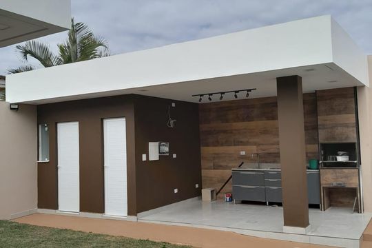 Área externa de casa para alugar com 3 quartos, 180m² em Sabaúna, Mogi das Cruzes
