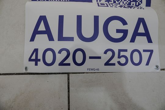 Placa de apartamento para alugar com 2 quartos, 55m² em Vila Bela Flor, Mogi das Cruzes