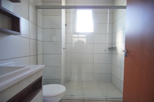 Banheiro de apartamento à venda com 2 quartos, 48m² em Canudos, Novo Hamburgo