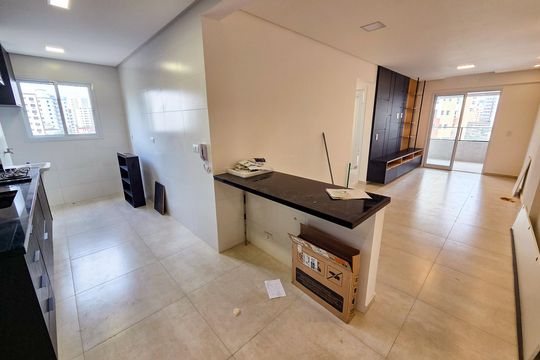 Sala de apartamento para alugar com 2 quartos, 73m² em Guilhermina, Praia Grande