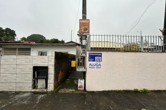 Fachada de kitnet/studio para alugar com 1 quarto, 35m² em Barreiros, São José