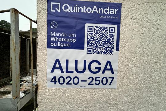Placa  de kitnet/studio para alugar com 1 quarto, 35m² em Barreiros, São José