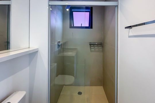 Banheiro social de apartamento para alugar com 2 quartos, 60m² em Pinheiros, São Paulo