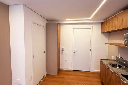 Cozinha de apartamento para alugar com 1 quarto, 27m² em Perdizes, São Paulo
