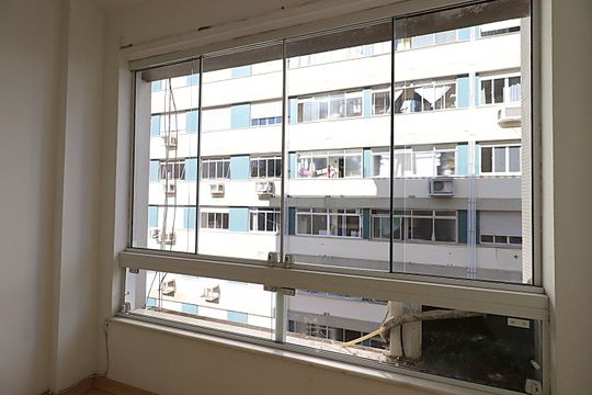 Janela da Sala de apartamento à venda com 2 quartos, 66m² em Bom Fim, Porto Alegre