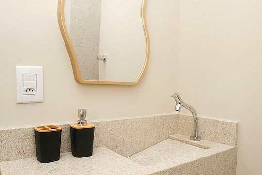 Banheiro de apartamento para alugar com 1 quarto, 25m² em Centro Histórico, Porto Alegre