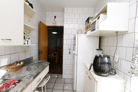 Cozinha de apartamento à venda com 3 quartos, 120m² em Carlos Prates, Belo Horizonte
