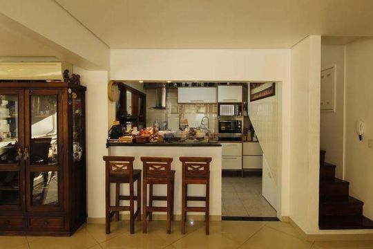 Apartamento para alugar com 3 quartos, 241m² em Jardim Itu, Porto Alegre