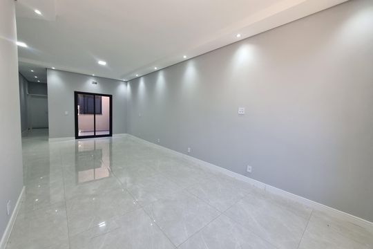 Sala de casa de condomínio à venda com 3 quartos, 200m² em Lenheiro, Valinhos