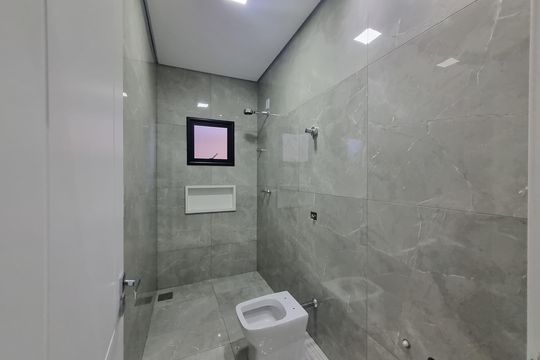 Banheiro de casa de condomínio à venda com 3 quartos, 200m² em Lenheiro, Valinhos