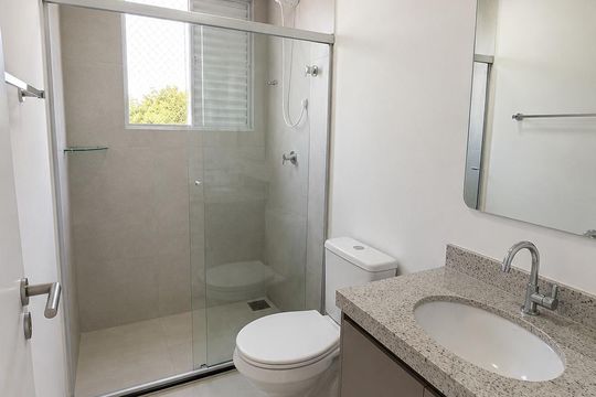 Banheiro de apartamento para alugar com 2 quartos, 47m² em Restinga, Porto Alegre