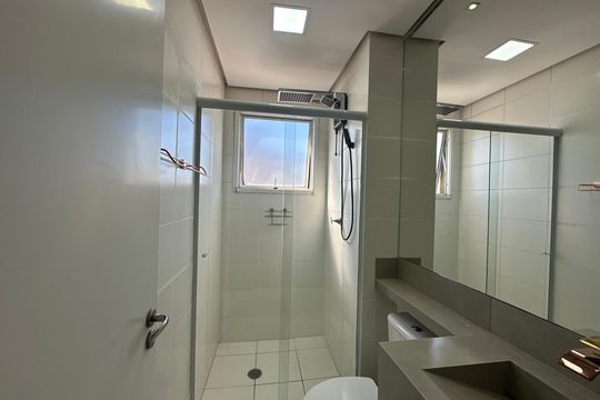Banheiro de apartamento à venda com 2 quartos, 51m² em Centro, Barueri