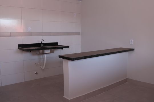 Sala -Cozinha de casa para alugar com 1 quarto, 40m² em Residencial Santa Luzia, Aparecida de Goiânia