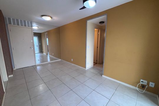 Sala de apartamento para alugar com 2 quartos, 75m² em Recreio dos Bandeirantes, Rio de Janeiro