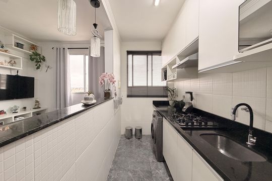 Cozinha de apartamento à venda com 2 quartos, 52m² em Gramadão, Jundiaí