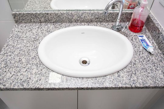 Banheiro Social de apartamento à venda com 2 quartos, 56m² em Centro, Diadema