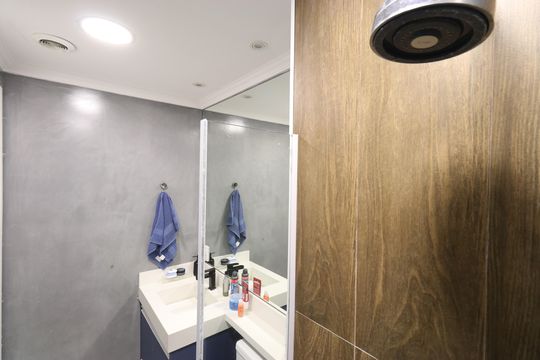 Banheiro de apartamento para alugar com 2 quartos, 48m² em Parque Industrial Tomas Edson, São Paulo