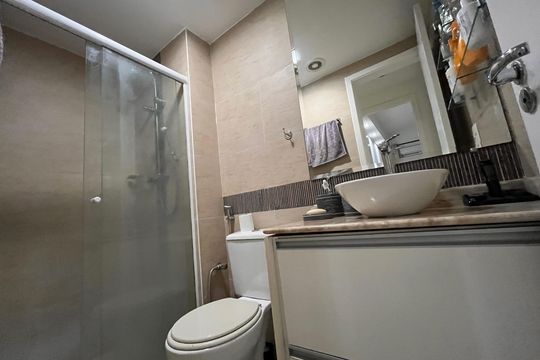 Banheiro de apartamento à venda com 1 quarto, 37m² em Santo Amaro, São Paulo