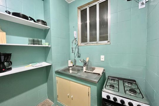 Cozinha  de apartamento para alugar com 1 quarto, 40m² em Copacabana, Rio de Janeiro