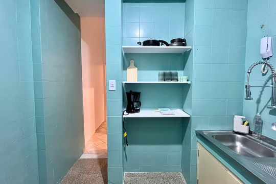Cozinha de apartamento para alugar com 1 quarto, 40m² em Copacabana, Rio de Janeiro