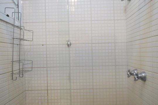 Banheiro de apartamento para alugar com 2 quartos, 52m² em Pinheiros, São Paulo