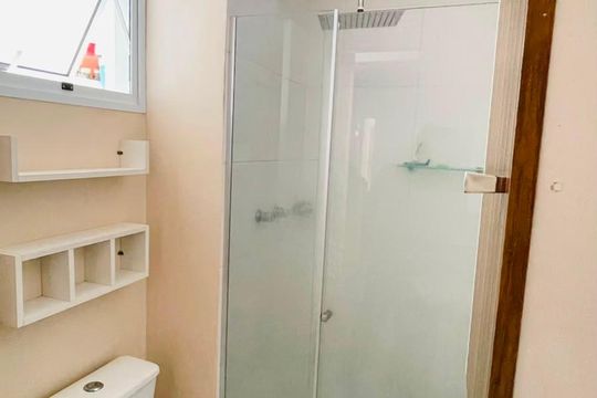 Banheiro de apartamento para alugar com 2 quartos, 50m² em Jardim Santa Izabel, Cotia