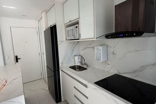 Cozinha de apartamento para alugar com 1 quarto, 50m² em Melville Empresarial Ii, Barueri