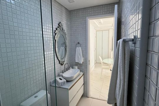 Banheiro de apartamento para alugar com 1 quarto, 50m² em Melville Empresarial Ii, Barueri