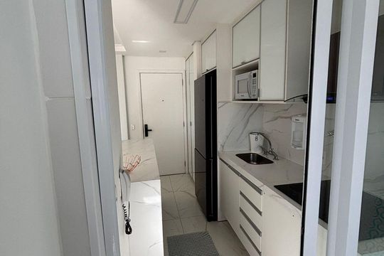 Cozinha de apartamento para alugar com 1 quarto, 50m² em Melville Empresarial Ii, Barueri