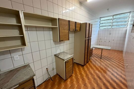 Cozinha de apartamento à venda com 2 quartos, 76m² em Centro, Belo Horizonte