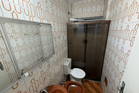 Banheiro de apartamento à venda com 2 quartos, 76m² em Centro, Belo Horizonte