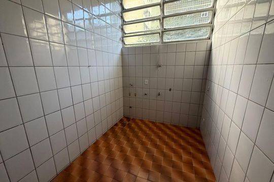 Banheiro de apartamento à venda com 2 quartos, 76m² em Centro, Belo Horizonte