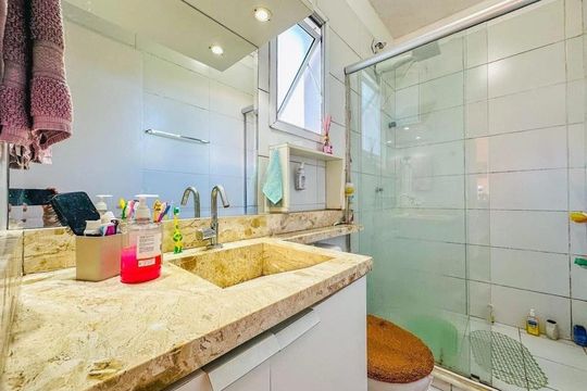 Banheiro de casa de condomínio à venda com 2 quartos, 110m² em Fátima, Canoas