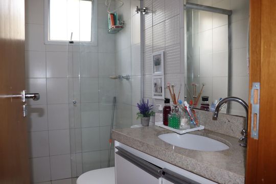 Banheiro suite 1  de apartamento à venda com 2 quartos, 64m² em Parque Amazônia, Goiânia