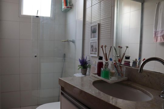 Banheiro suite 1  de apartamento à venda com 2 quartos, 64m² em Parque Amazônia, Goiânia